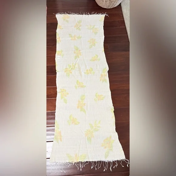 NWOT Savannah Morrow The Label Floral Crinkle Scarf / Sarong in Andria Print. - Picture 2 of 8